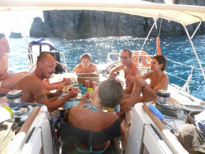 Pranzo in baia in barca vacanze baleari